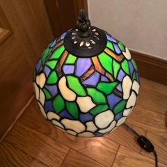 ステンドグラススタンドライトの画像