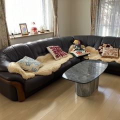 コーナーソファ&大理石テーブル付きの画像