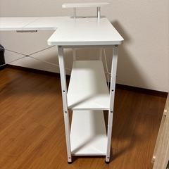 机、デスクの画像