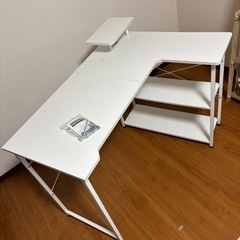 机、デスクの画像