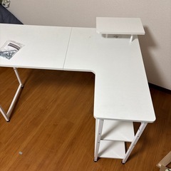 机、デスクの画像