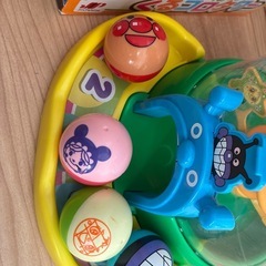 アンパンマン にぎって！おとして！光るくるコロタワー 知育玩具の画像
