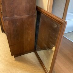 引き出し　鏡つきの画像