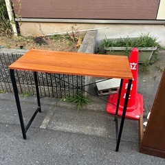 使いやすいサイズ感のデスクの画像