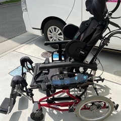 リクライニング車椅子の画像