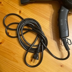 ドライヤー　美容院専門のドライヤーの画像