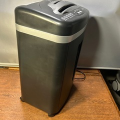 シュレッダー型番：CRC 33450カラー：ブラックメーカー：Fellowesの画像