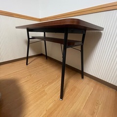 ダイニングテーブルの画像