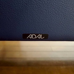 アダル ソファの画像