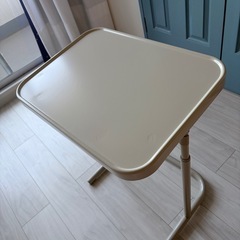 小型サイドテーブルの画像