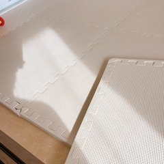 購入者様決定★ジョイントマット　ベビー用品　ベージュ色　6畳くらいの画像