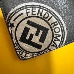 正規品　FENDI フラグメントケースの画像