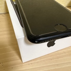 iPhone se 第2世代　
ブラック　箱付の画像