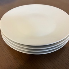 食器4枚セットの画像