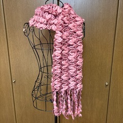ピンク系毛糸マフラーの画像