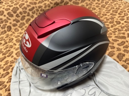 12/2のみ価格！！【未使用同様の極美品】 赤と黒のマット仕上げの　OGK Kabuto製ジェットヘルメット ASAGI