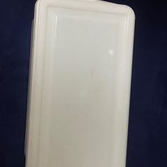 手つきの大きめのタッパーの画像