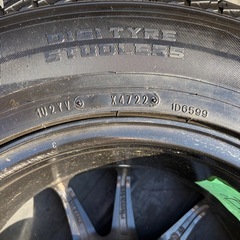 デリカD5 スタッドレス 215/70R16 ホイール・ナット付き4本セット　溝深め　状態良好の画像