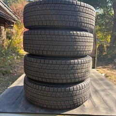 デリカD5 スタッドレス 215/70R16 ホイール・ナット付き4本セット　溝深め　状態良好の画像