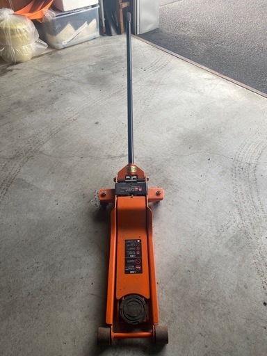 ガレージジャッキ