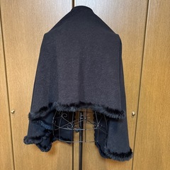 ムーンバッド黒ラビットファーマントストールの画像