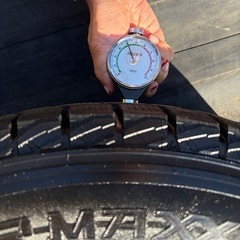 デリカD5 スタッドレス 215/70R16 ホイール・ナット付き4本セット　溝深め　状態良好の画像