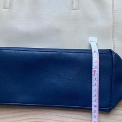 バイカラーのトートバッグ　手提げ鞄の画像