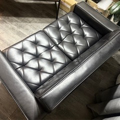 カリモク風 2人掛けソファ ブラックの画像