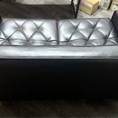 カリモク風 2人掛けソファ ブラックの画像