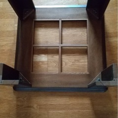 ガラス付きローテーブルの画像