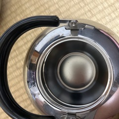 しゃぶしゃぶ用鍋？とやかんの画像