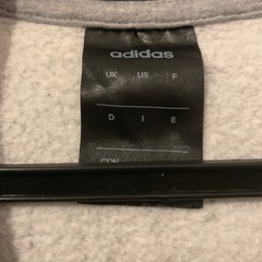 adidasの画像
