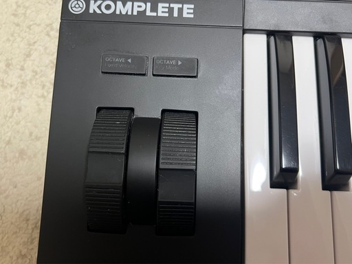 MIDIキーボード　KOMPLETE KONTROL A61