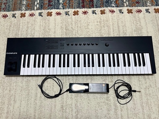 MIDIキーボード　KOMPLETE KONTROL A61