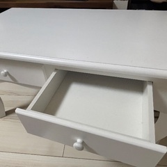 白テーブルの画像