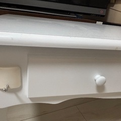 白テーブルの画像