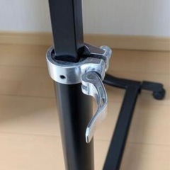 ニトリ　サイドテーブル　昇降調整可能！キャスター付き　現行品11900円のテーブルの画像