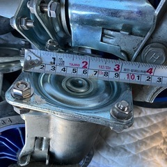 金属製キャスターの画像