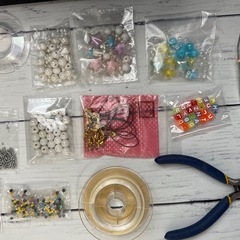 まとめ売りビーズアクセサリーの画像