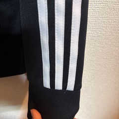 adidas パーカーの画像