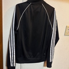 adidas パーカーの画像