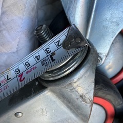 金属製赤いホイールキャスターの画像