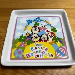 ディズニーランドのマグカップと小皿の画像