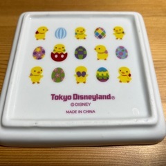 ディズニーランドのマグカップと小皿の画像