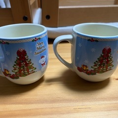 ディズニーランドのマグカップと小皿の画像