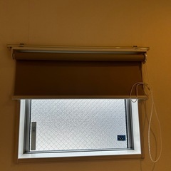 【美品／ロールスクリーン】 遮光1級・チェーン式・オーダーサイズ・ウォームグレージュの画像