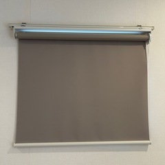【美品／ロールスクリーン】 遮光1級・チェーン式・オーダーサイズ・ウォームグレージュの画像
