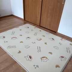 両面使える！リバーシブル　ベビー プレイマット おさるのジョージの画像