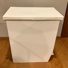 ゴミ箱 45L 白 ペダルオープン式の画像