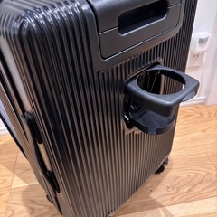 綺麗　スーツケース　黒　機内持ち込み可能サイズ　ドリンクホルダーの画像